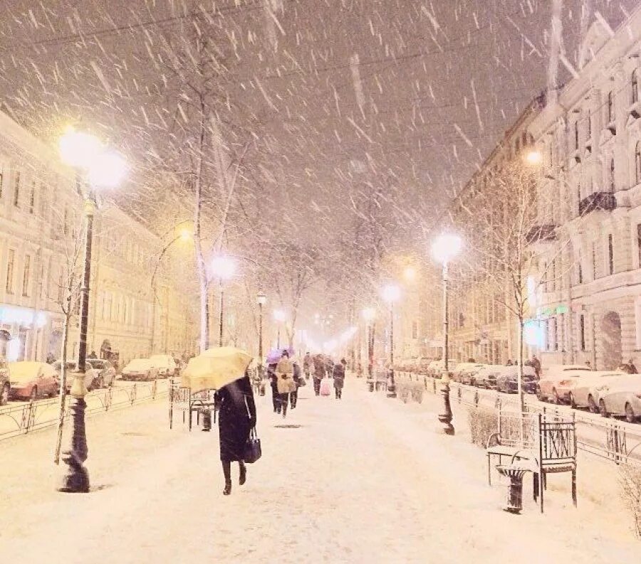 Места где идет снег. Зимний город. Снегопад в городе. Снег в городе. Красивый снегопад в городе.