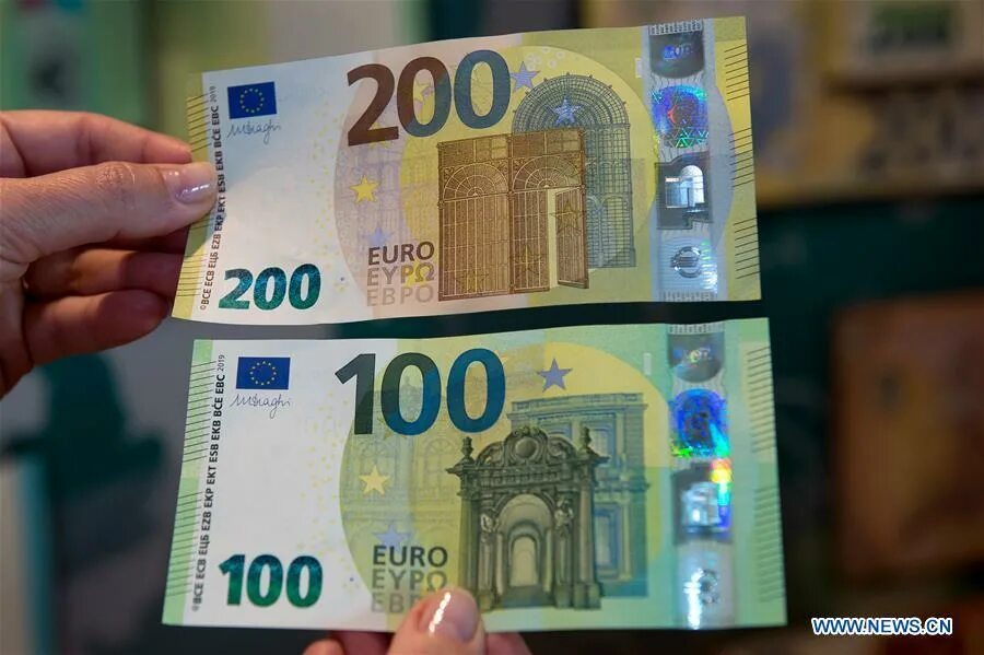 Пошлина свыше 200 евро. New 100 and 200 Euro Banknotes. Купюра 200 евро. 100 Евро купюра. 200 Евро новые.