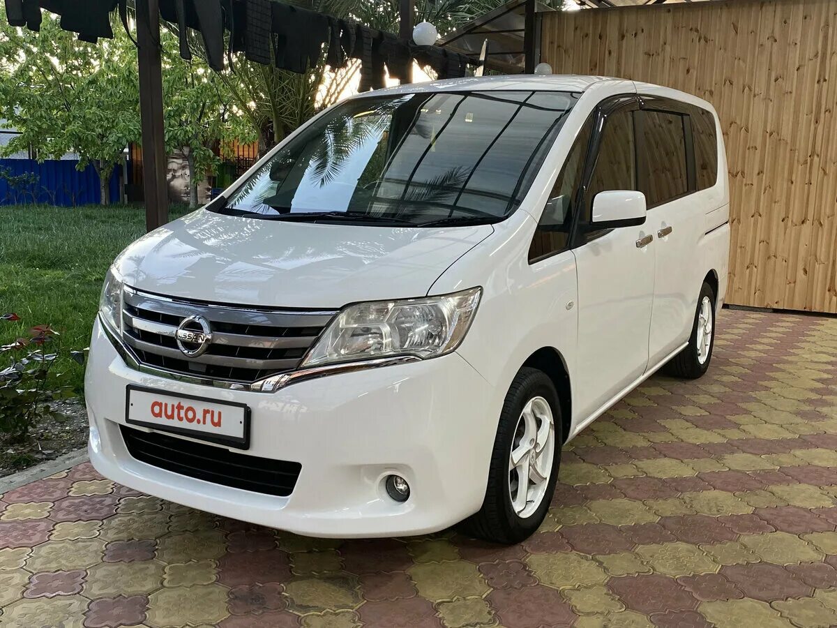 Nissan Serena IV (c26). Nissan Serena IV (c26), 2010. Ниссан Серена белый. Ниссан Серена 7 местный минивэн.