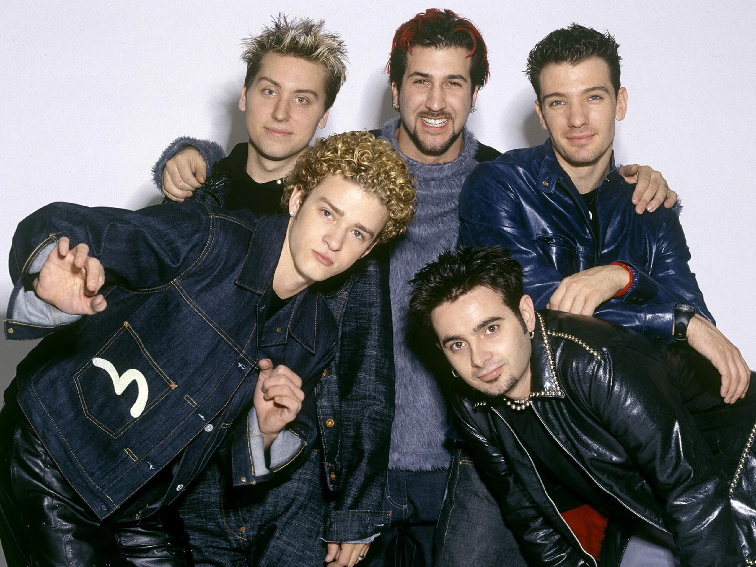 Музыка 2000 годов популярные. NSYNC группа 2000. Группа NSYNC 2022. Joey Fatone NSYNC. NSYNC 1999.