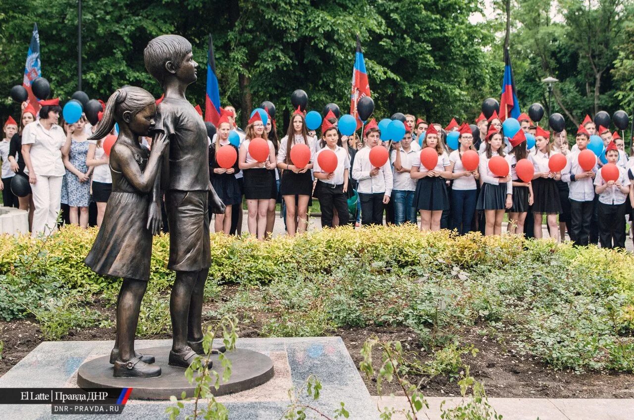 Монумент на аллее ангелов в Донецке. Памятник детям Донбасса в Донецке. Памятник аллея ангелов в Донецке. Памятник убитым детям Донбасса. Памятник детям донбасса