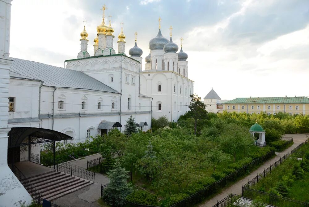 Свято макарьевский монастырь. Макарьевский Желтоводский монастырь. Свято Троицкий Макарьевский женский монастырь. Троицкий Макариев Желтоводский женский монастырь.