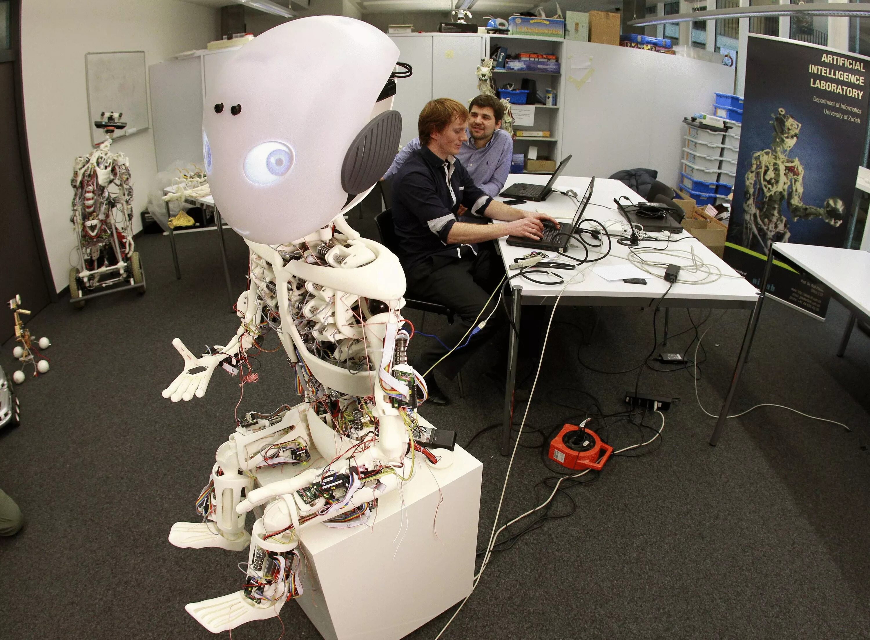 Примеры использования роботов. Самые современные роботы. Искусственный робот. Робот с искусственным интеллектом. Разработка роботов.
