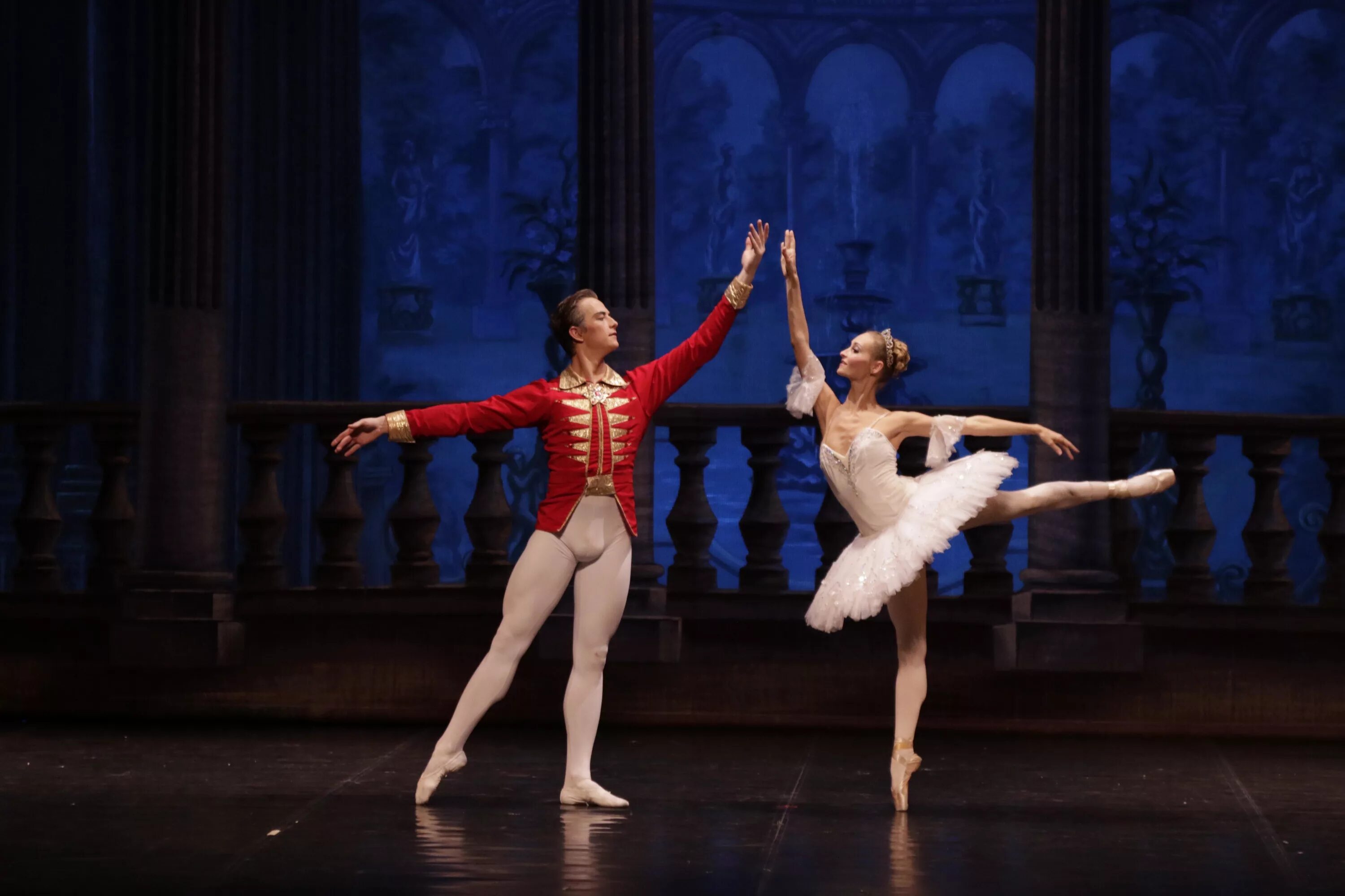 Новый русский балет. Театр русский балет гордеева лебединое озеро. Имперский русский балет гедиминаса таранды. Щелкунчик балет михайловский театр. Балет щелкунчик петипа.