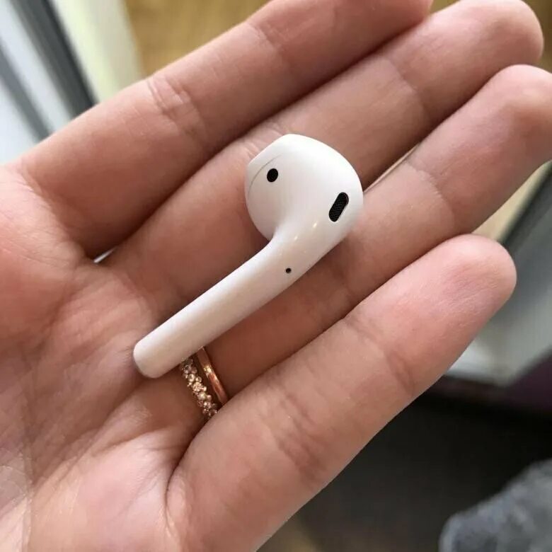 Купить левый airpods 2. Наушник левый Apple AIRPODS 2. Наушник правый Apple AIRPODS 2. Левый наушник Apple AIRPODS Pro. Нацшник аэир подс левый.