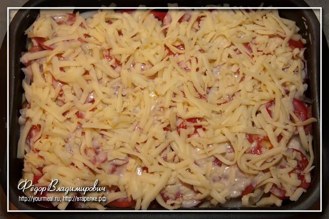 Мясо ао французский. Свинина в духовке с помидорами и сыром. Мясо по французски без майонеза в духовке. Мясо по французски без майонеза. Мясо по-французски в духовке.