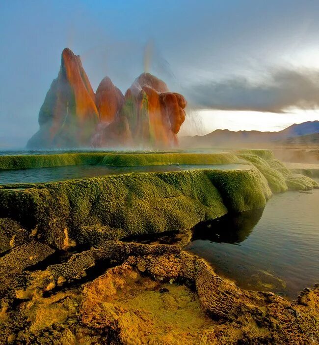 гейзер флай, сша. гейзер флай в пустыне блэк-рок, сша. гейзер флай (fly), штат невада, сша. гейзер штат невада. бывают в мире чудеса.