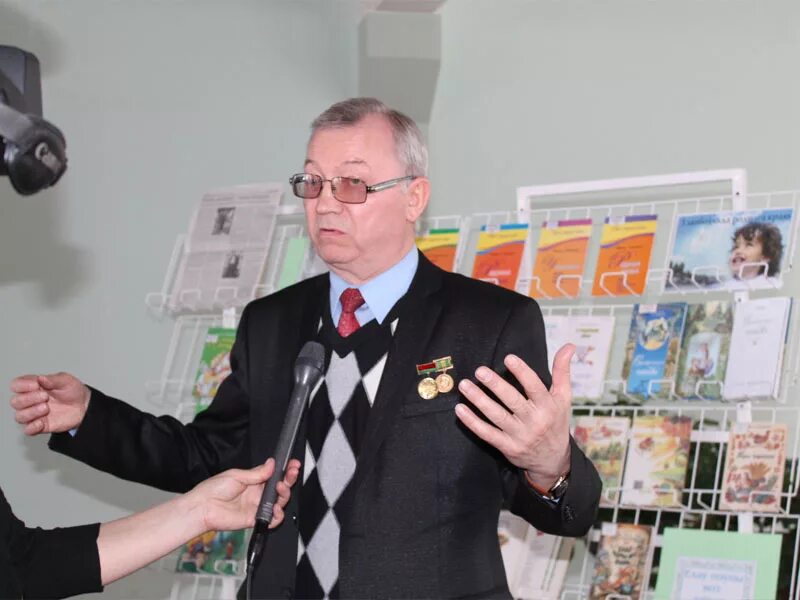 Михась пазнякоу. Міхась пазнякоў беларусь. Михаил поздняков писатель. Міхась пазнякоў біяграфія. Міхась пазнякоў біяграфія.