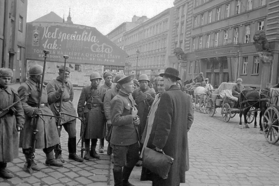 Военно фашистские захватчики. Освобождение Братиславы 1945. 4 Апреля 1945 года освобождение Братиславы. Штурм Братиславы 1945.