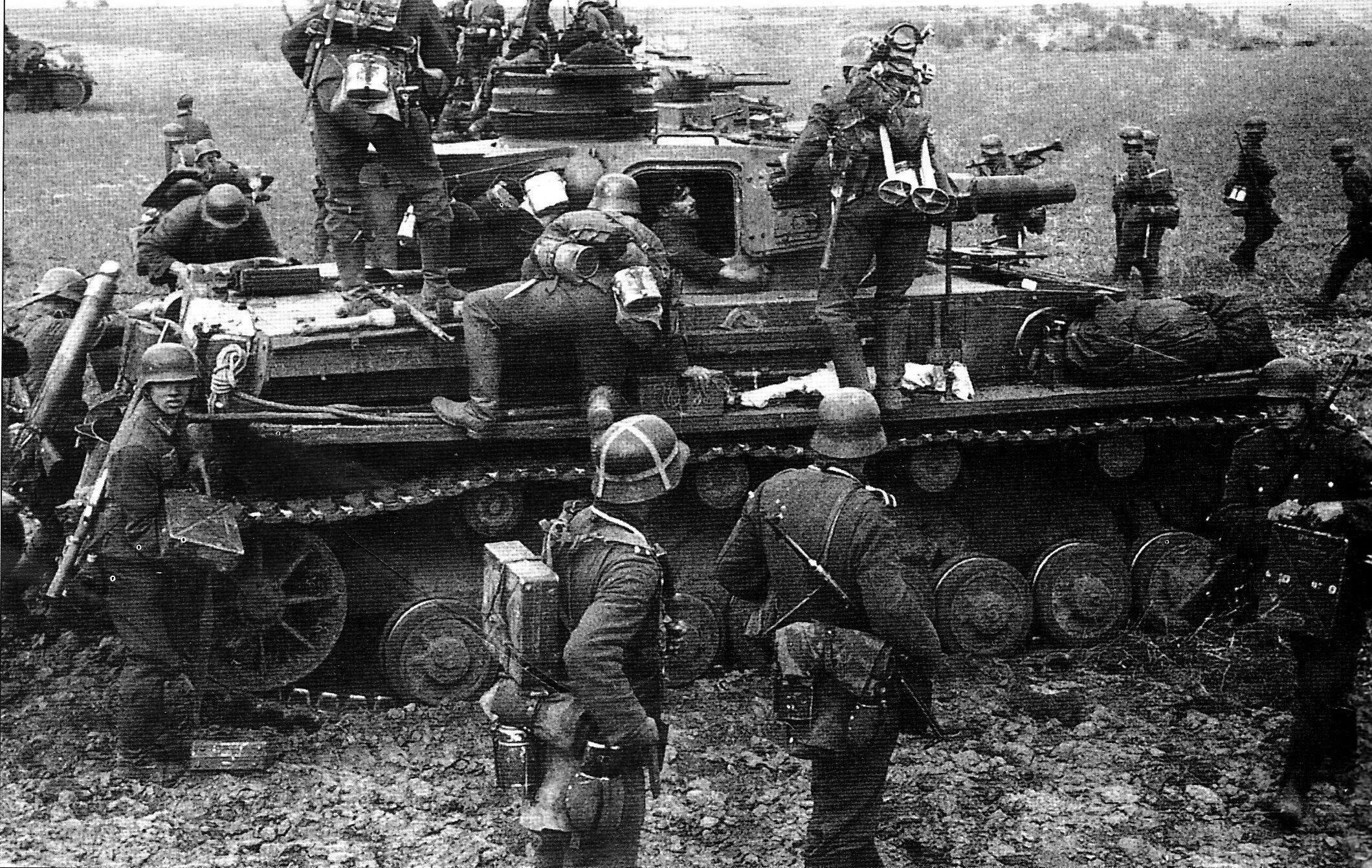 Наступление вермахта 1941. Pz iv 1941. 3 моторизованная дивизия вермахта. Солдаты на броне танка. Танково пехотная дивизия.