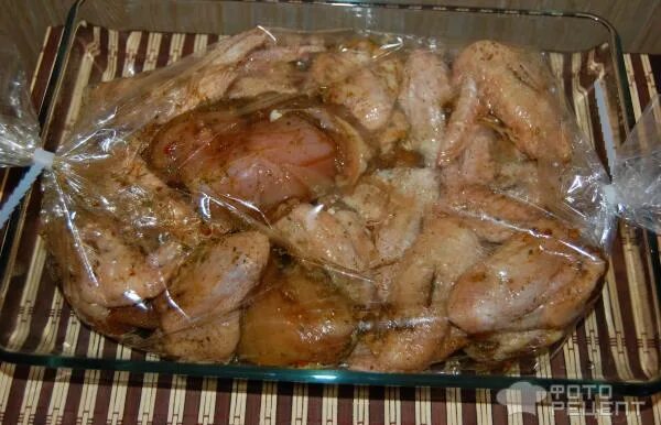 крылья с картошкой в духовке в рукаве куриные. крылышки в рукаве в духовке. крылья с овощами в духовке. крылышки в духовке с картошкой в рукаве. крылышки в духовке с картошкой в рукаве.