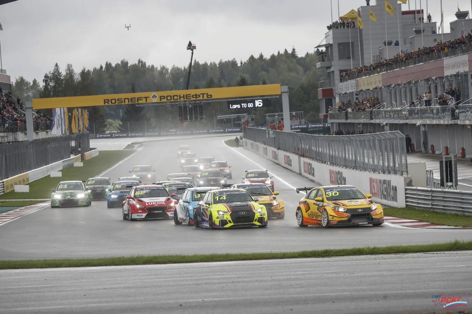 Автоспот ру новые москва и московская область. Moscow Raceway Волоколамск. Москоу Рейсвей гонки. Moscow Raceway гонки. Кольцевые гонки Moscow Raceway.