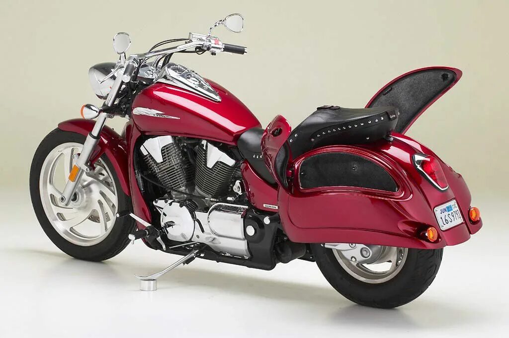 1800 1300. Хонда VTX 1300 C. Honda VTX 1300/1800. Мотоцикл Хонда VTX 1300 чоппер. Кофры для Хонда ВТХ 1300.