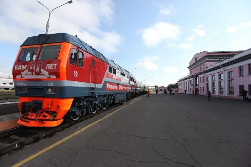 Железнодорожный вокзал Комсомольск-на-Амуре. Вокзал Комсомольск на Амуре. Комсомольск на Амуре станция ЖД. РЖД Комсомольск на Амуре.