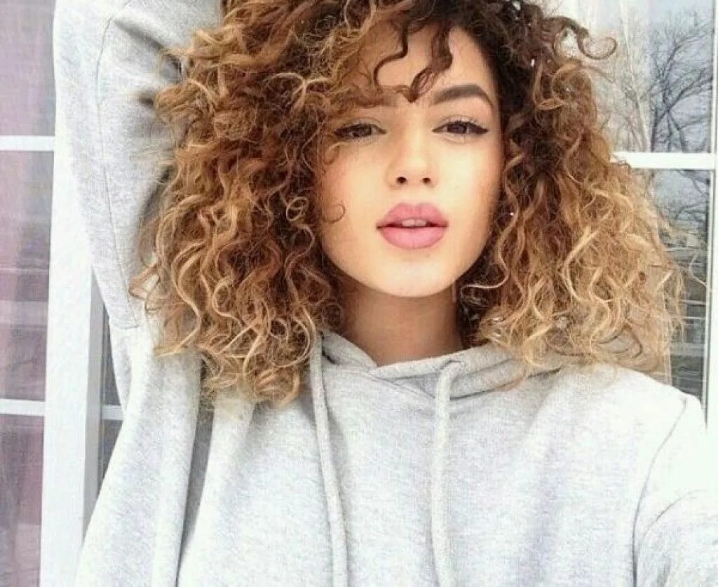 Кудрявые волосы. Curly, shoulder-length hair. Кэт грэхэм афрокудряшки. Афро кудри и афролоконы. Be curly hair.