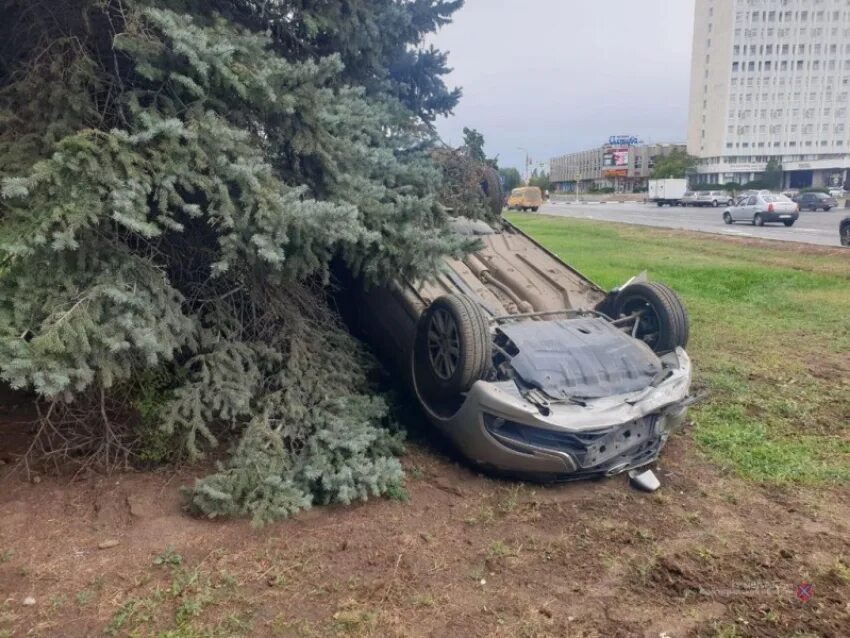 Волгоград дорожные происшествия. Автоавария в волгограде вчера. Дтп город волгоград. Авария в волгограде машины. Дтп город волгоград.