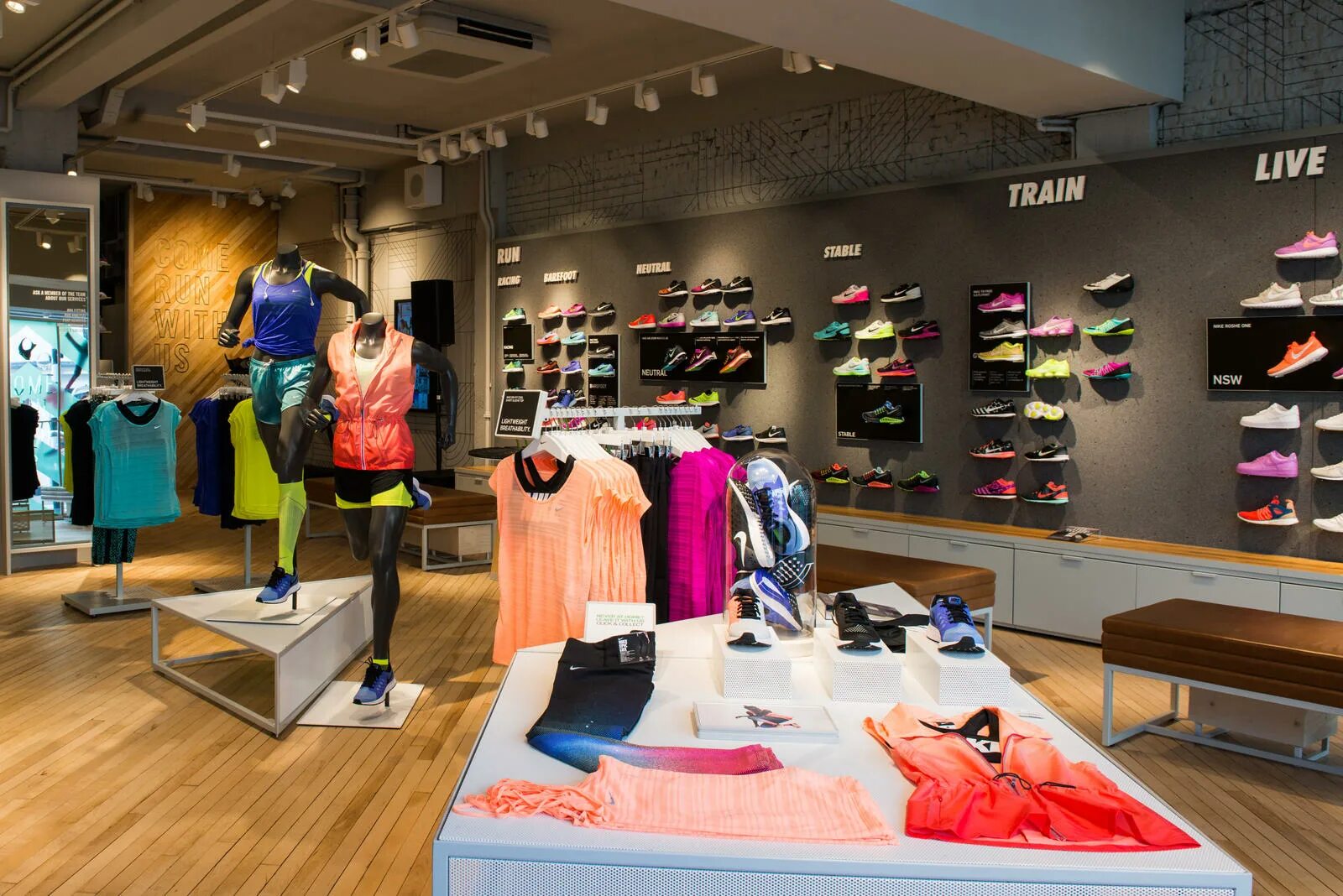 Nike Magazin Turkiya. Найк стор. Nike shop. Nike Retail Store. Спортивные магазины одежды для женщин