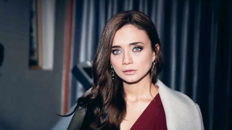 турецкая актриса дамла сонмез. çukur дамла сонмез. эфсун из чукура. дамла сонмез чукур. эфсун кент чукур.
