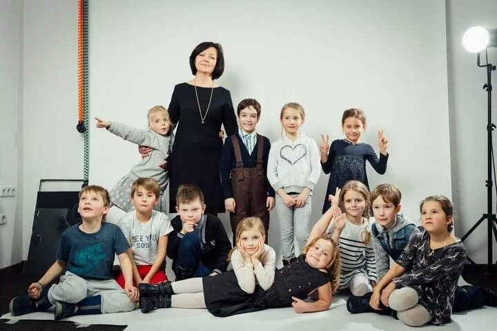 Учитель и ученик. Казанский юридический институт кфу. Педагог и дети. Воспитатель после 9 класса. Ученики в классе.