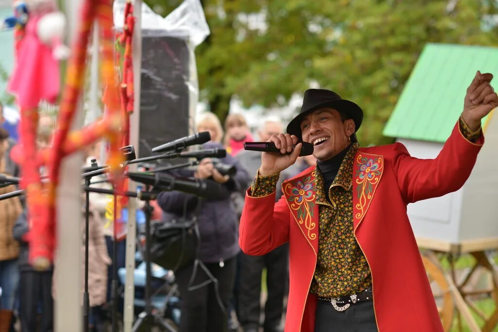 Выступление цыган. Выступление цыган. Выступление цыган. Цыганский концерт. Московский цыганский ансамбль.