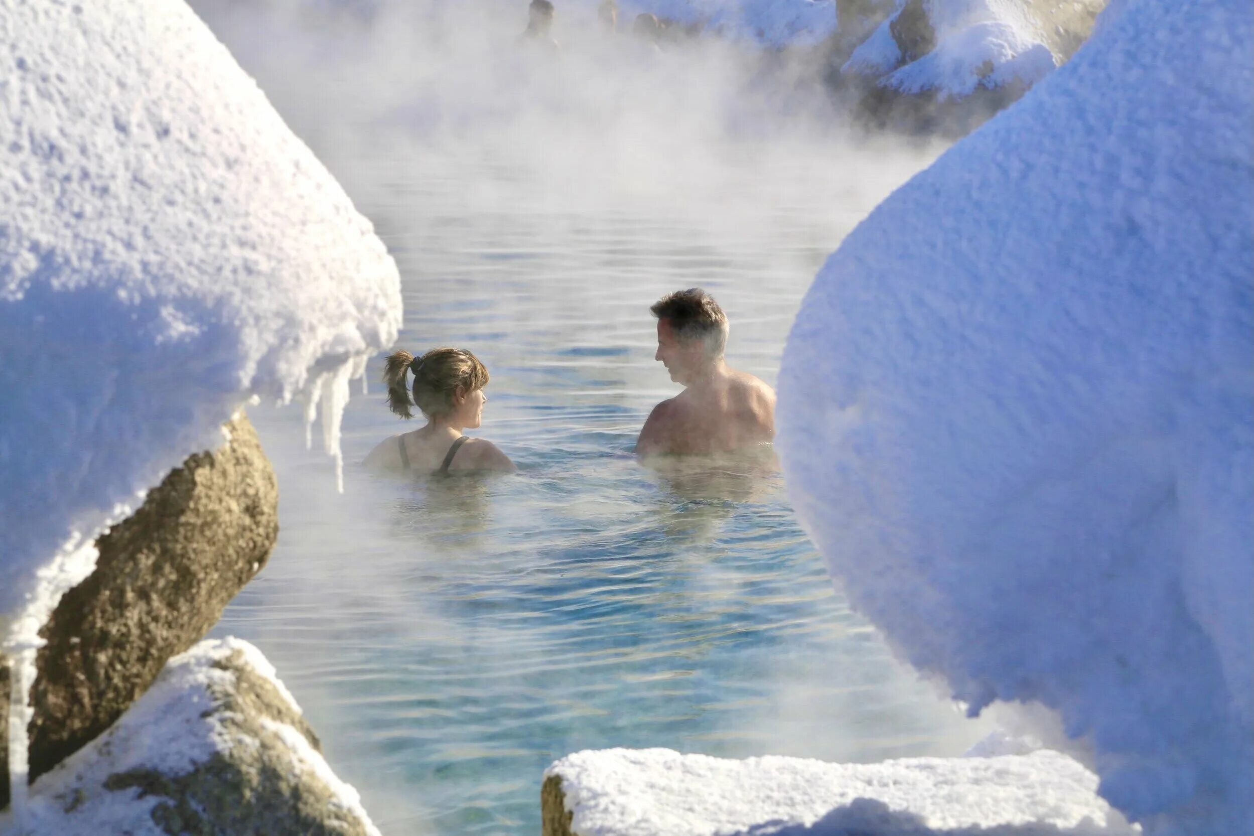 Зима и солнце день чудесный. Зима снег. Кисегач термальные источники чебаркуль. Байкал термальные источники хакусы. Зимой холодно а летом.