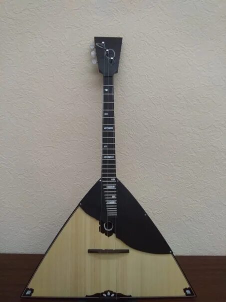 Колки басовых домр. Балалайкеръ ульяновск балалайка. Балалайка от мастера. Преподаватель балалайки владивосток. Doff bs-grand-soloist.