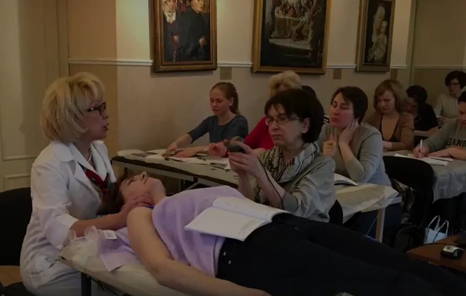 Дьякова логопедический массаж. Курсы логопед массаж. Курсы логопедического массажа. Сертификат курсов логопеда. Стол для логопедического массажа.