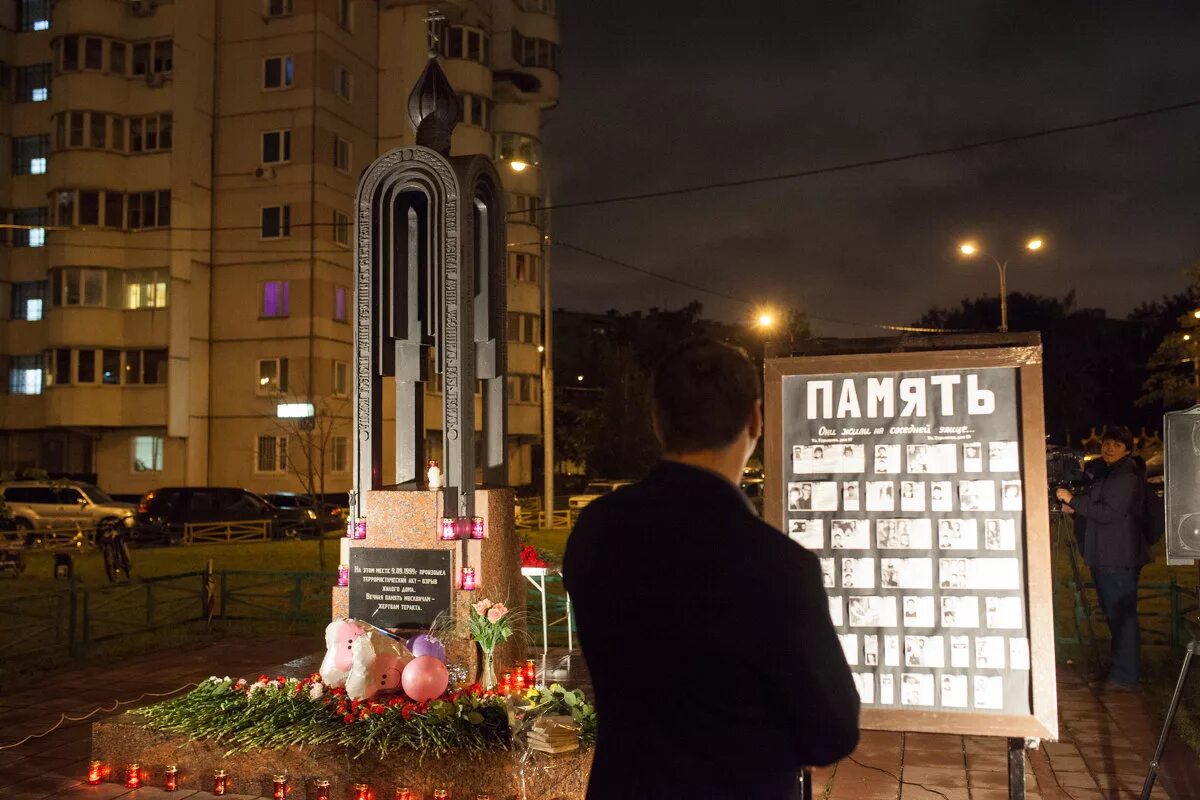 Гурьяново. Памятник на улице Гурьянова в Москве. Теракт 1999 года в Москве на улице Гурьянова. Взрыв в Москве на улице Гурьянова. Москва улица Гурьянова 1999.