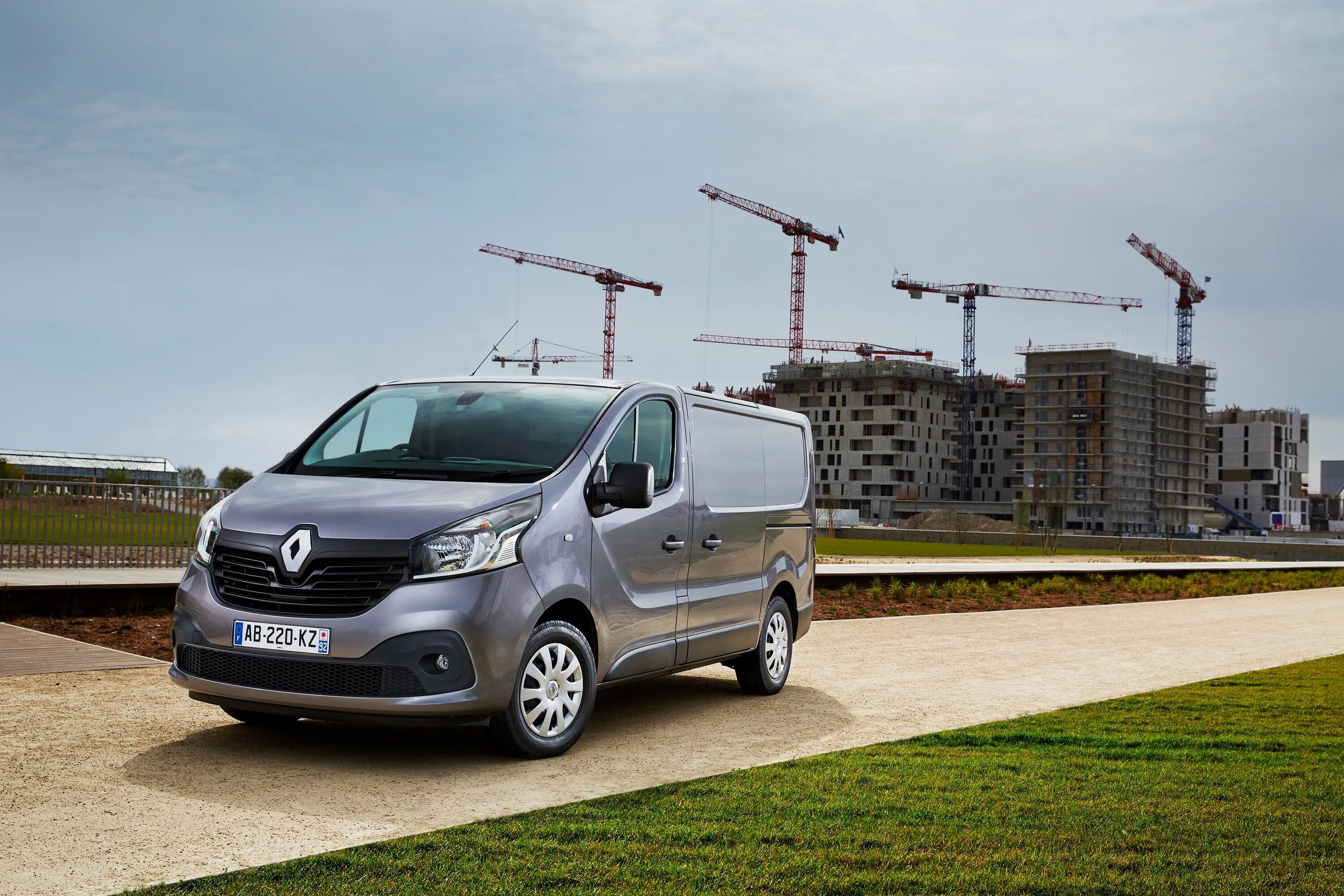 Opel renault. Renault Trafic 3 поколение. Opel Vivaro. Рено трафик 2014. Опель Виваро и Рено трафик.