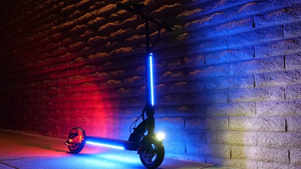 Лед электрик скутер. Lit Scooters. Escooter Control Lights. Running Electric Scooters at Night. Скутер светодиодные