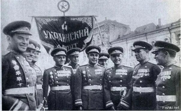 Брежнев участник парада Победы 1945.