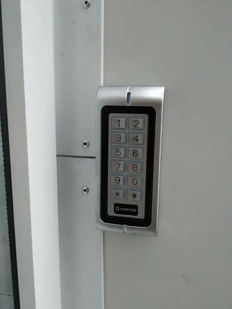 Установка кодовых дверей в подъезд