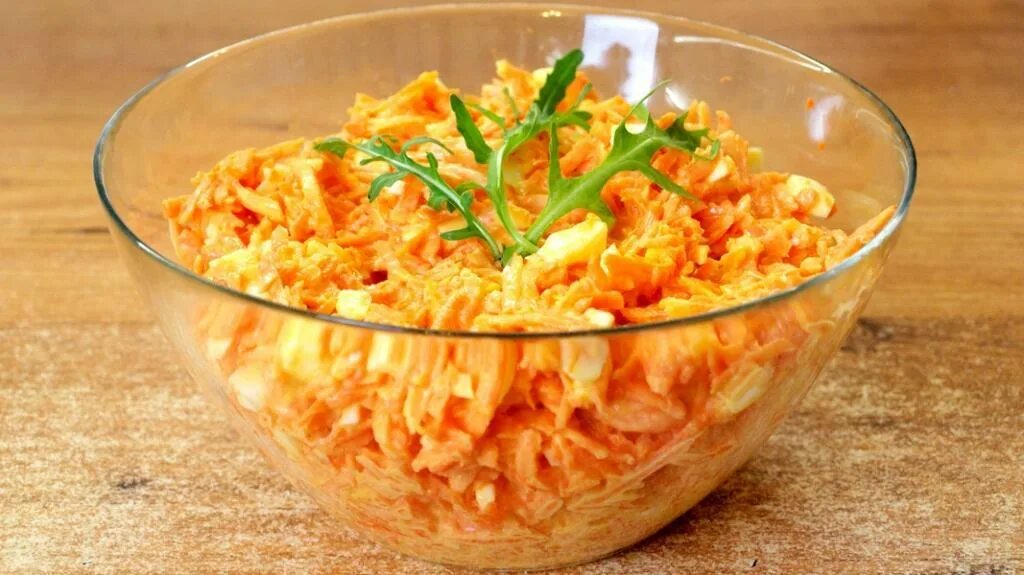 Салат из моркови. Вареная морковь с чесноком. Морковь с чесноком. Морковный салат с чесноком. Салат "морковь с чесноком и майонезом" 500г (олимп).