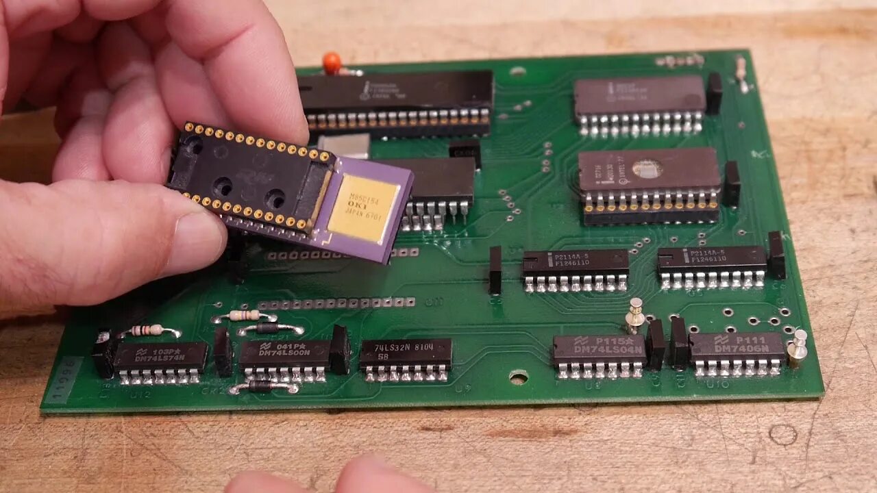 8051 микроконтроллер. E8051. intel 8051. 8051 microprocessor.
