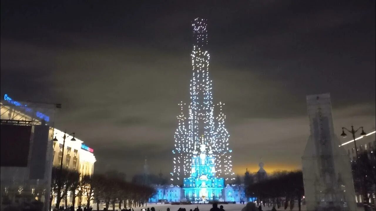 Подсветка дронами смольного собора. Звонница смольного собора. Колокольня смольного собора из дронов. Смольный собор в санкт-петербурге дроны. Колокольня смольного собора из дронов.