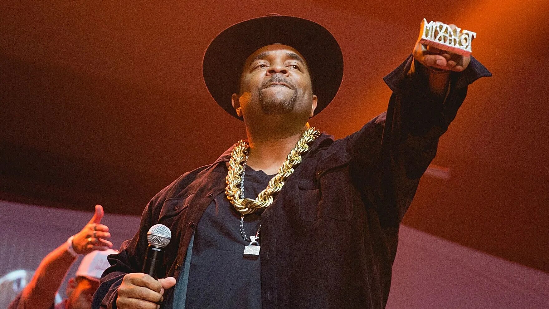 Sir mix a lot текст. Sir mix a lot. baby got back sir mix-a-lot. sir mix-a-lot 2025. легенды хип хопа.