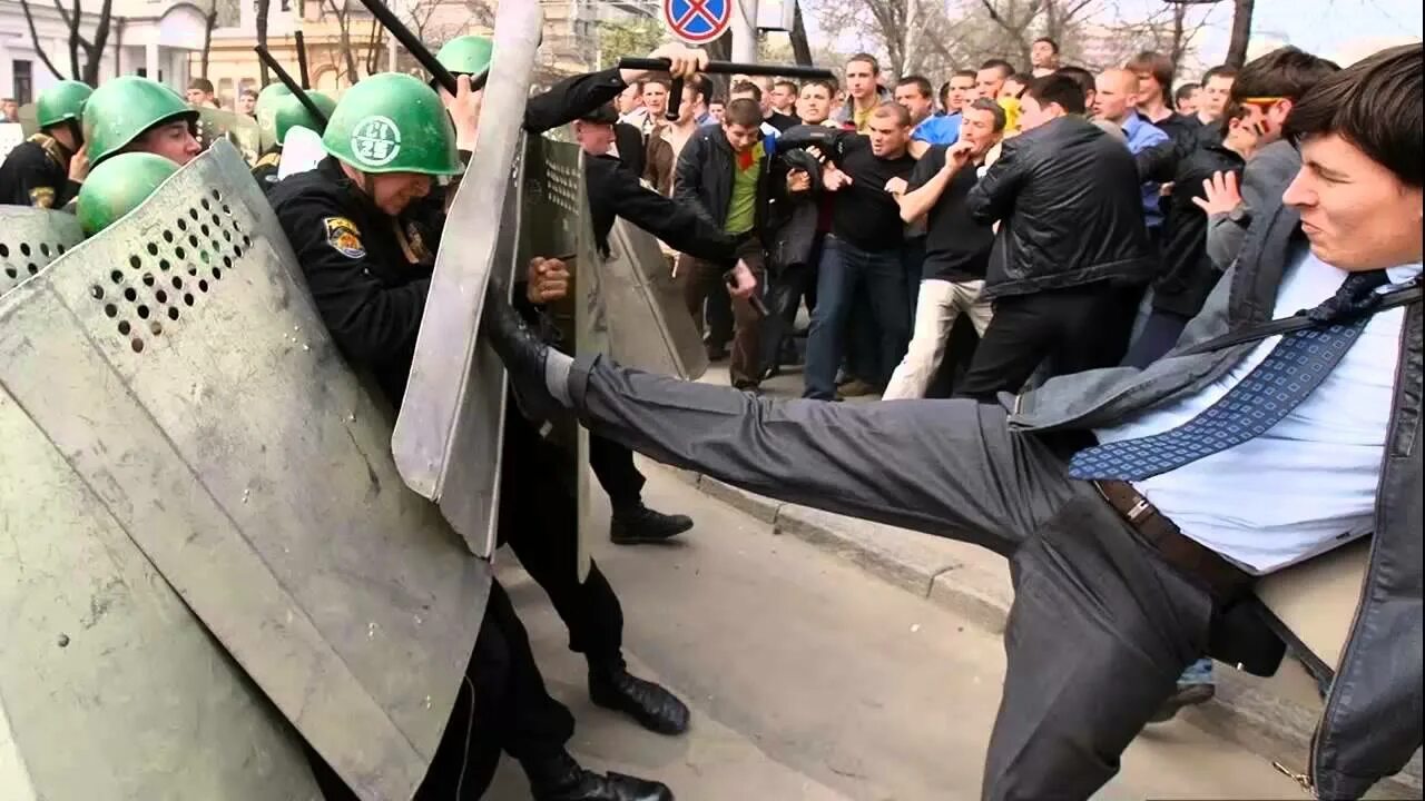 08.04 2009. 7 апреля 2009 беспорядки в кишинёве. беспорядки в молдове 2009. молдова 2009 революция.