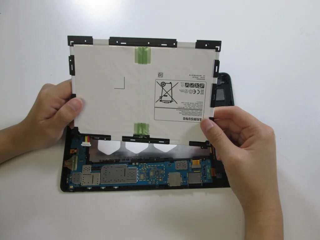 Ремонт планшетов самсунг fix samsung. Ремонт планшетов самсунг. Планшет внутри. Samsung galaxy tablet battery. Дисплей самсунг галакси таб.