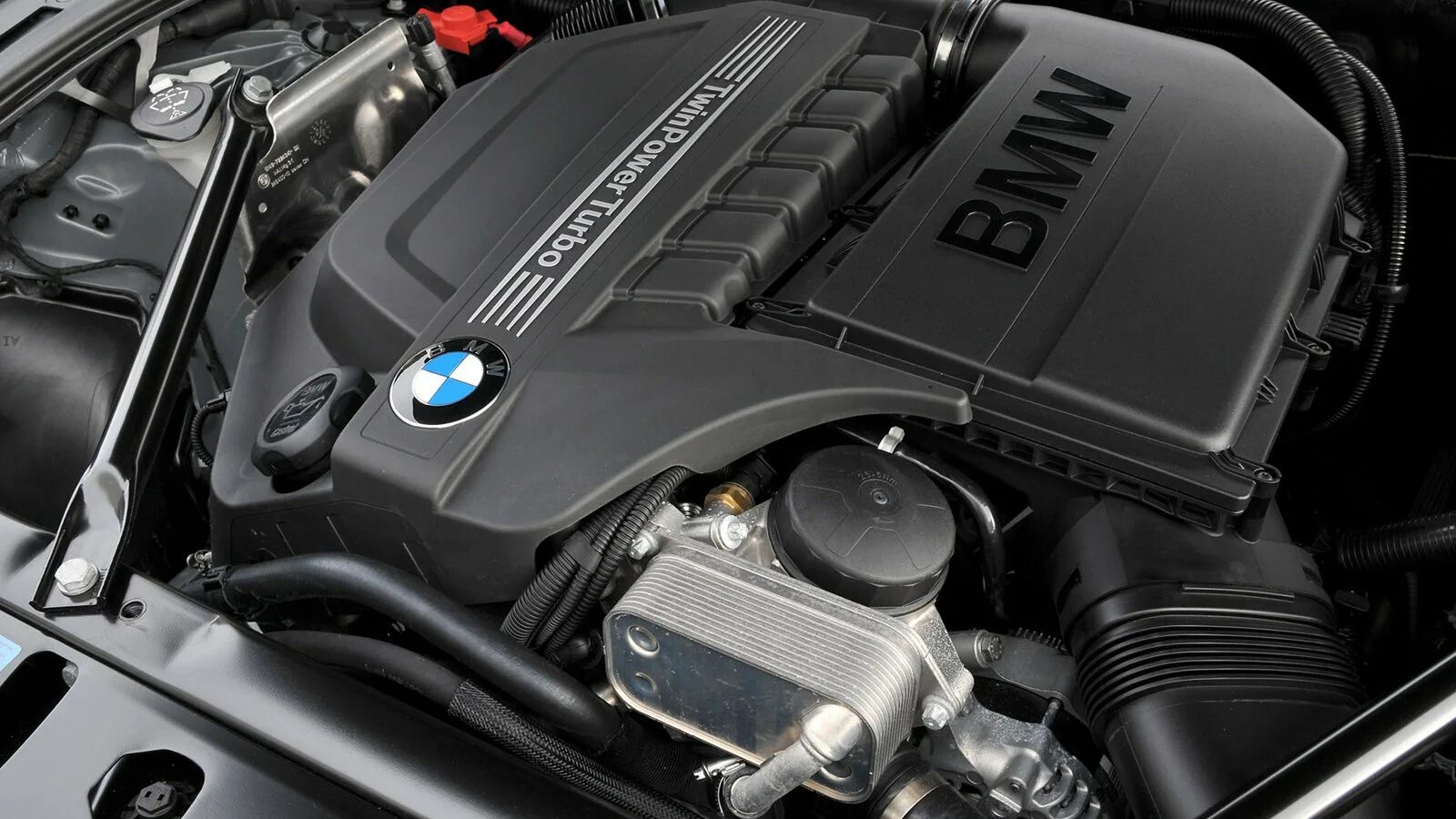 Моторы бмв х3. BMW 5 (f10) мотор. BMW 535i мотор. Мотор BMW f10. BMW 5 f10 ДВС.