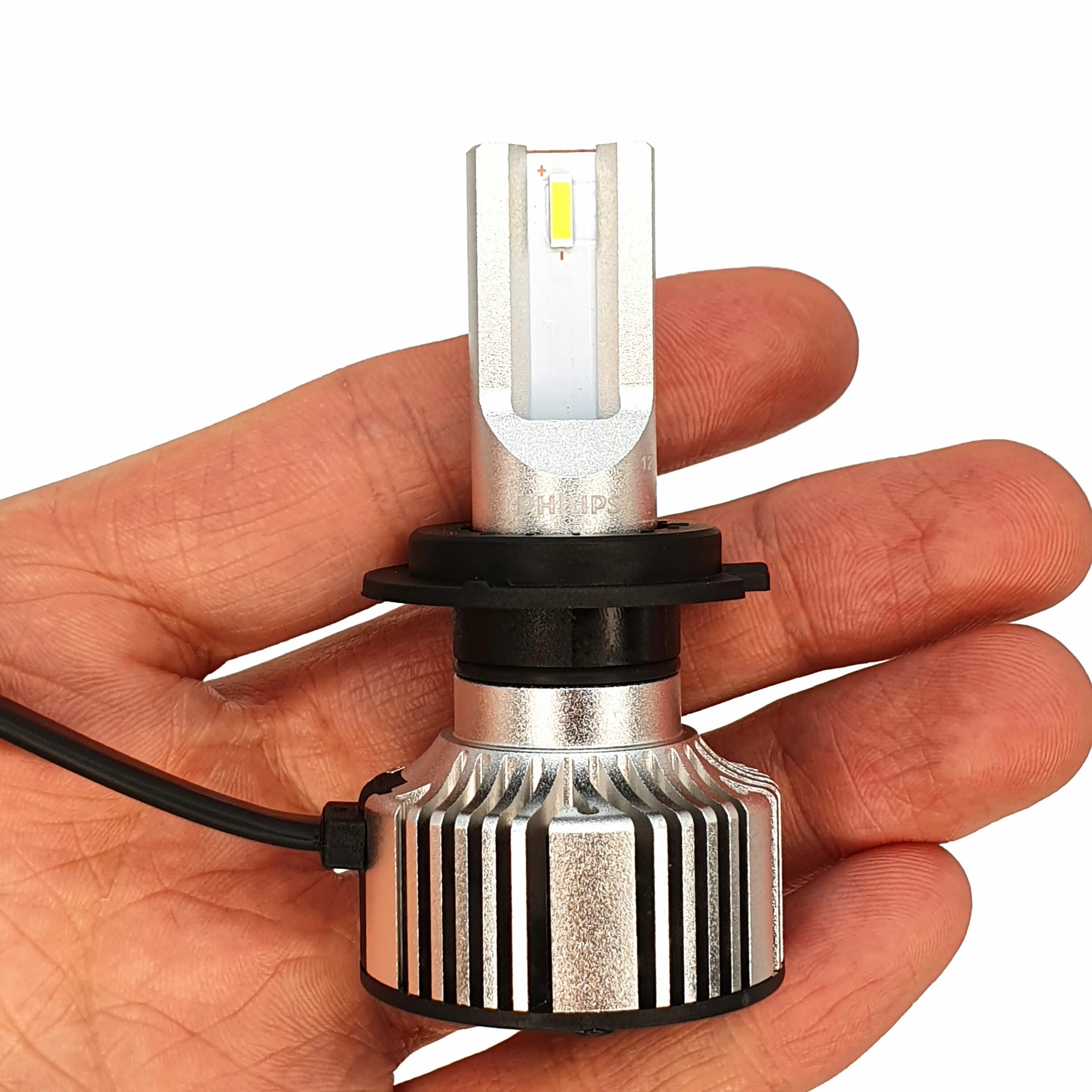 Светодиодные лампы филипс н7. Led ламп philips h7. Led ламп philips h7. Филипс h7 led. Philips ultinon essential led h7.