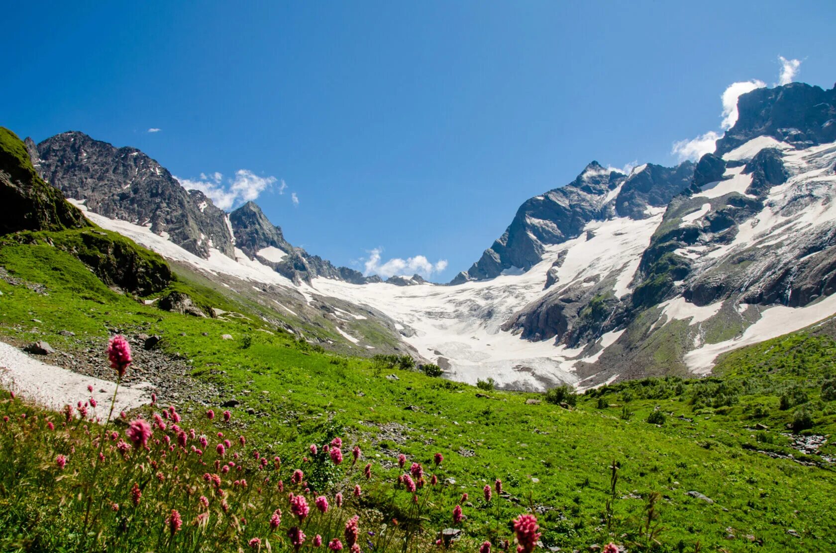 Домбай фото. Домбай (Горная территория). Домбай Горная территория летом. Кавказские горы Домбай. Домбай лето горы.