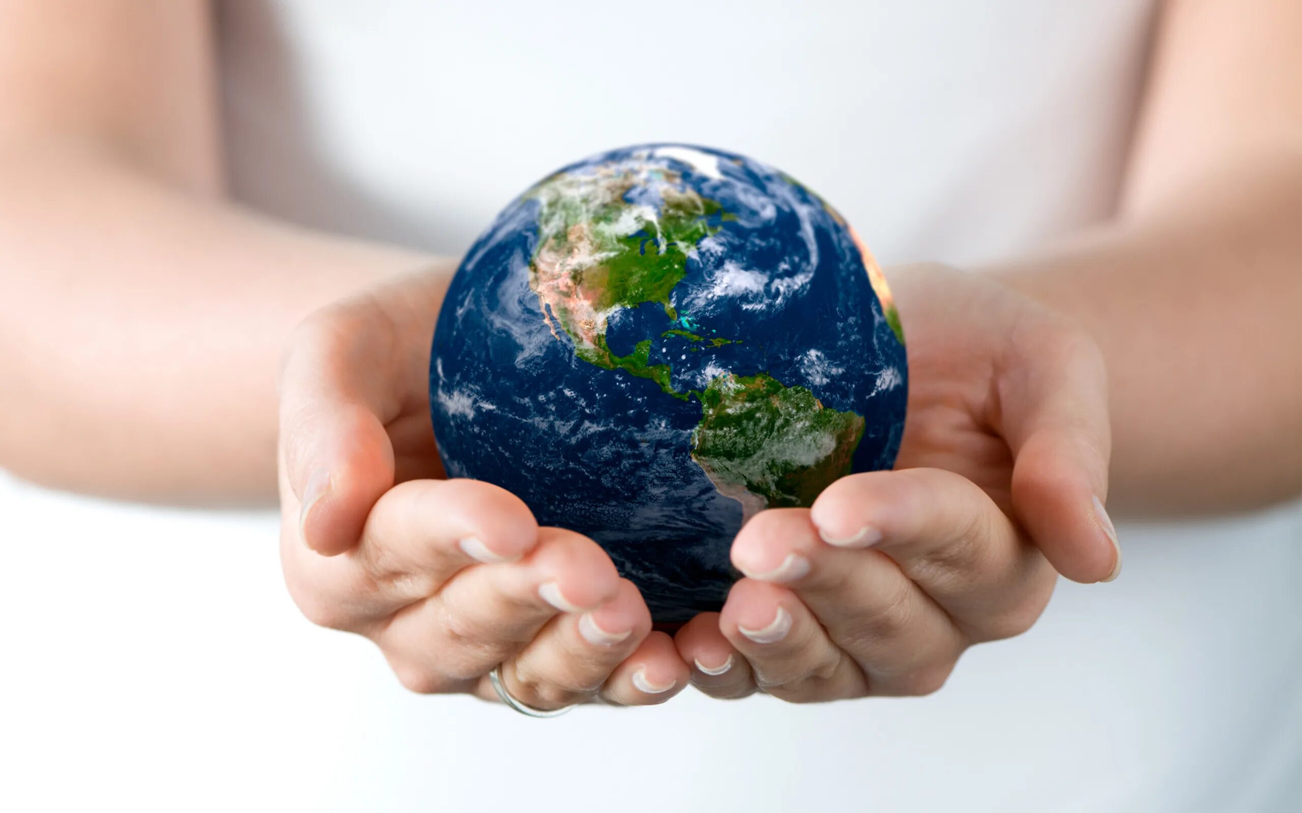 Изменения на земном шаре. Экология земля в руках. Защита природы. Экологический земной шар. Будущее планеты в наших руках.