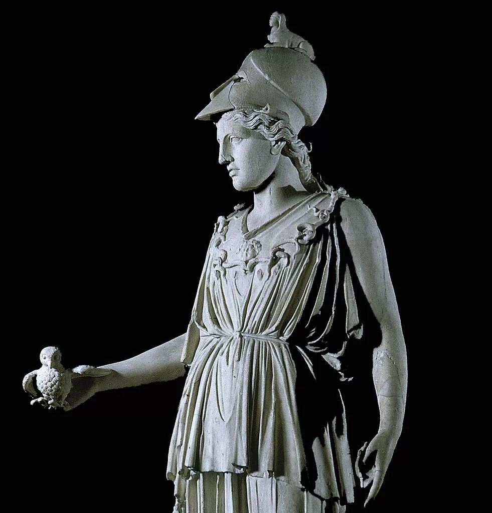 Афина Паллада скульптура. Статуя Афины Паллады. Статуя Афины «Пирейская Афина». Афина Паллада скульптура древней Греции. М н афина