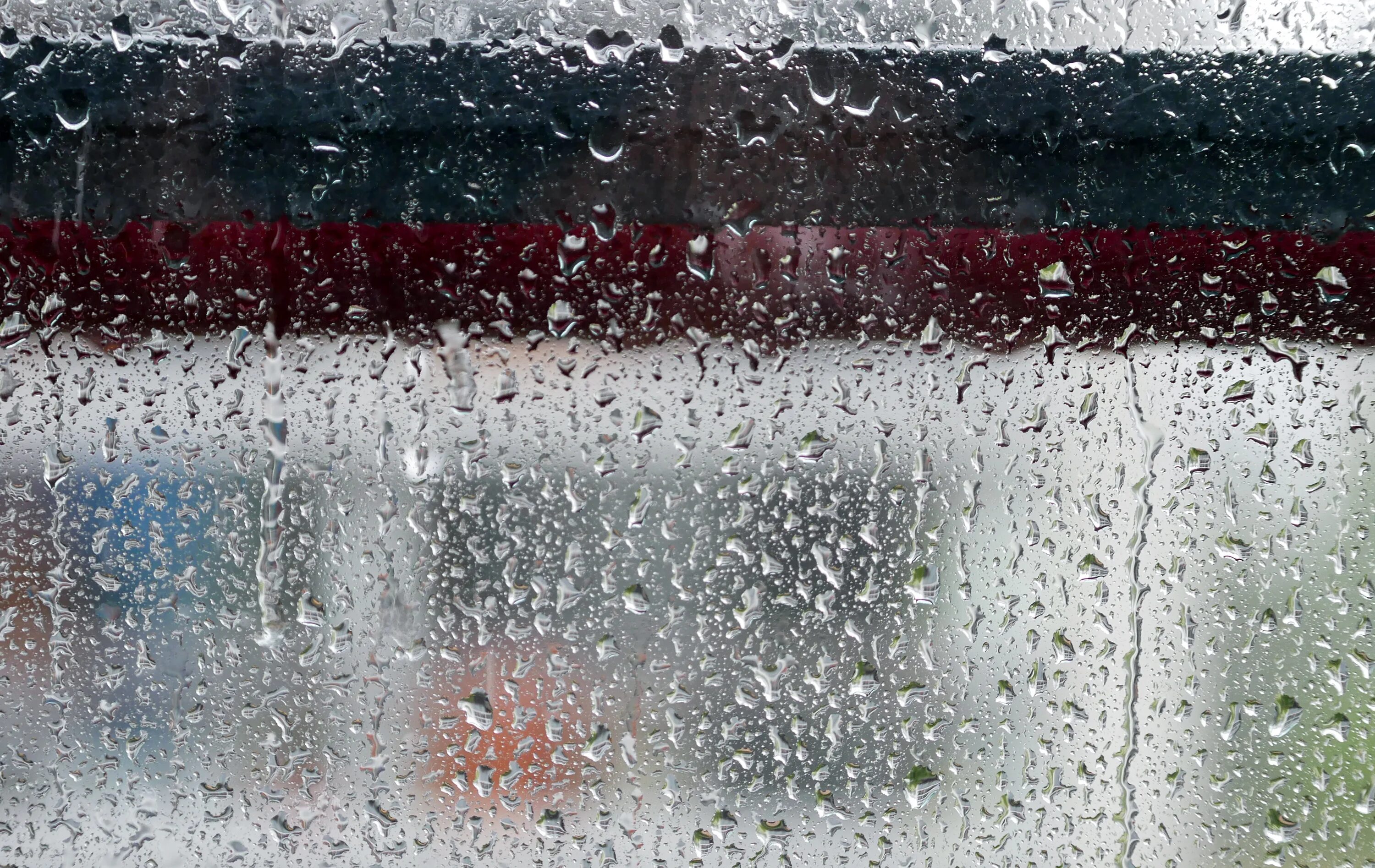 10 00 00 дождь. Капли на стекле. Обои дождь. Дождь в окне. Текстура дождя на окне.