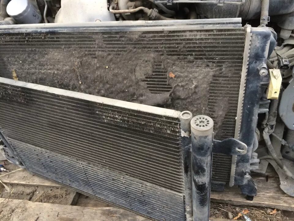 Забитый радиатор охлаждения. Как понять что радиатор забит. Забитый радиатор акпп. 4. Радиатор печки ваз изнутри.