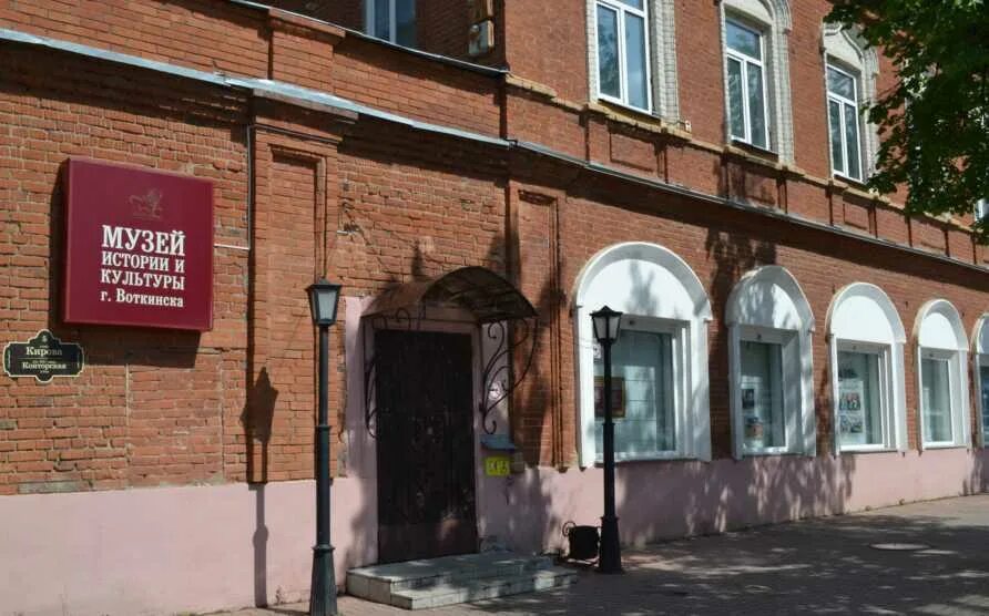 Музеи воткинска режим работы. Дом музей петра ильича чайковского в воткинске. Музей чайковского воткинск. Усадьба чайковского в воткинске режим работы. Музеи воткинска режим работы.