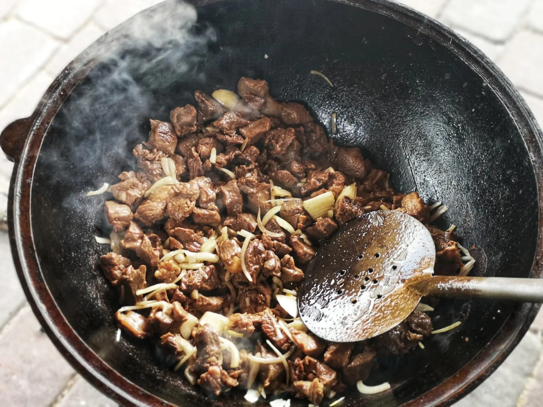 Жаркоп узбекский. Плов с бараниной. Плов с мясом. Жаркоп узбекский в казане.