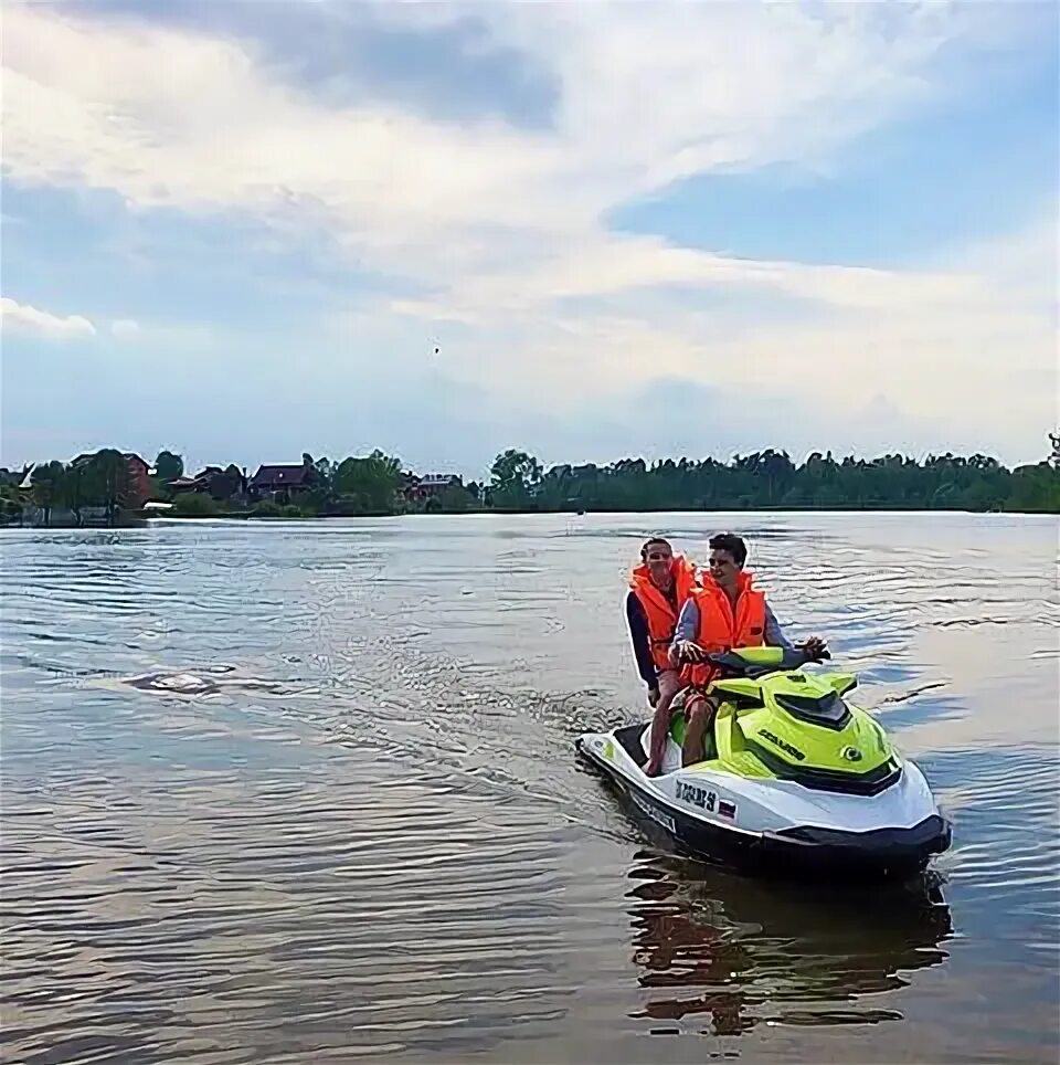 Катание на гидроцикле. Гидроцикл на волге. Водный мотоцикл. Водный гидроцикл. Где можно покататься на гидроцикле.