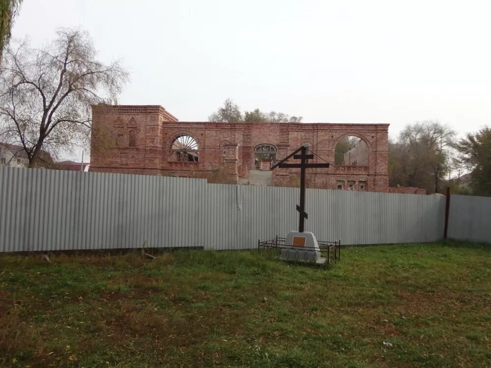 Погода в марксе энгельсский район. Энгельсский район Энгельс. Энгельс, храм Преображения. Храм Энгельс Тихая. Энгельс поселок Преображение веселая 3.