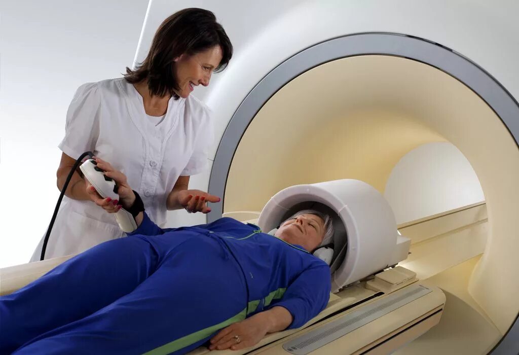 Магнитно резонансная томография как делают. Магнитно-резонансная томография головного мозга. Мрт головного мозга. Магнитно резонансная томография головы. Мрт магнитно-резонансная томография головного мозга.